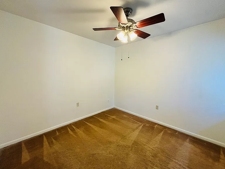 326 Shenandoah Cir — Photo 9