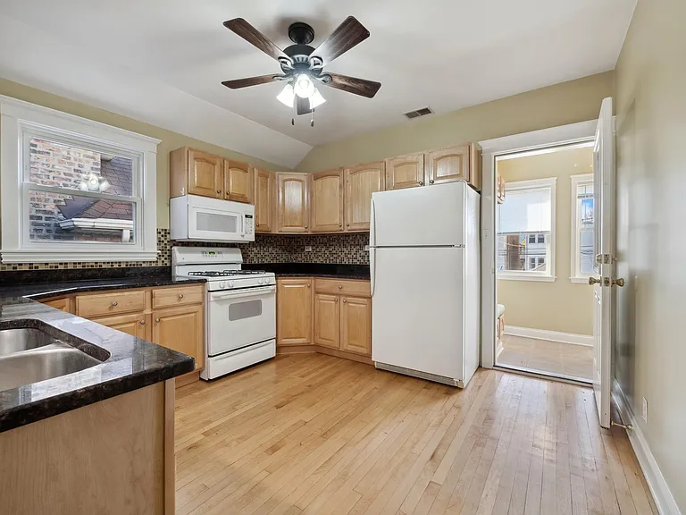 4140 N Austin Ave #2 — Photo 10