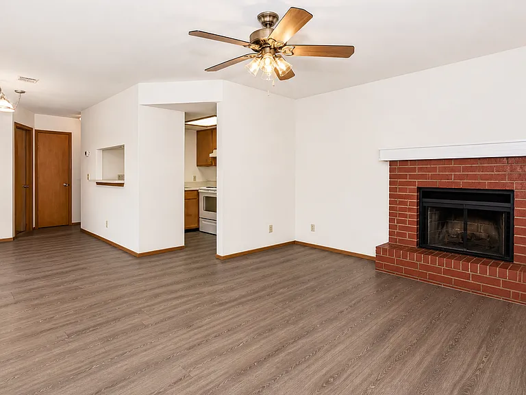 Willow Creek Apartments — Photo 39