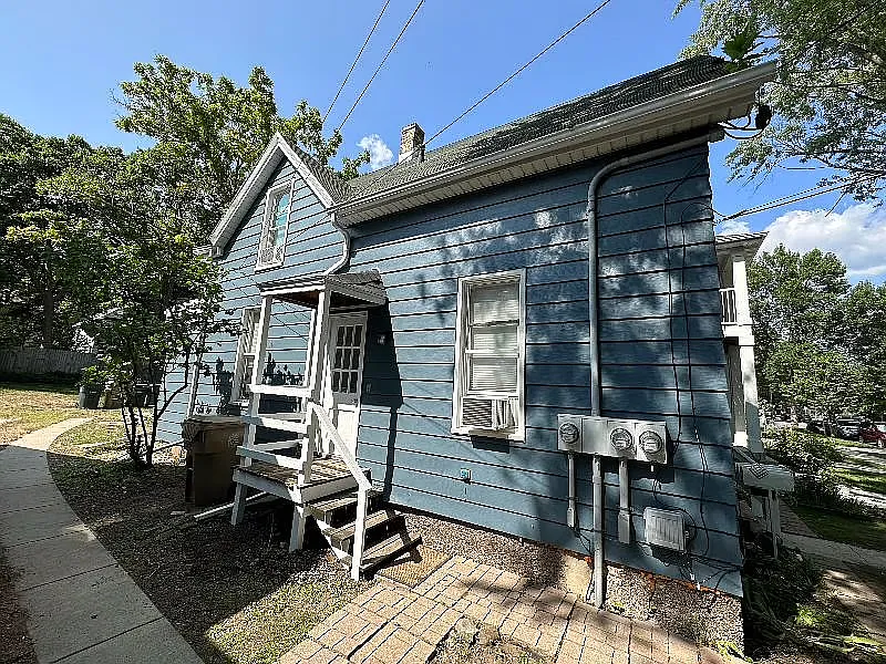 Building Photo - 938 E Dayton St #3