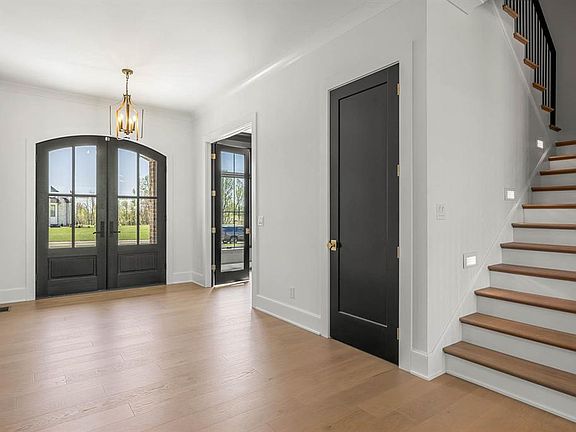 5th image of 6015 Aspen Blvd
