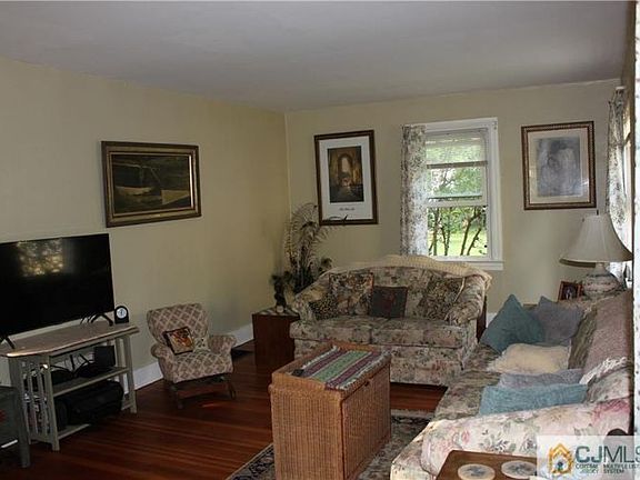 3rd image of 123 Frace St