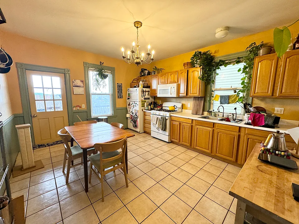16 Fisher Ave #2