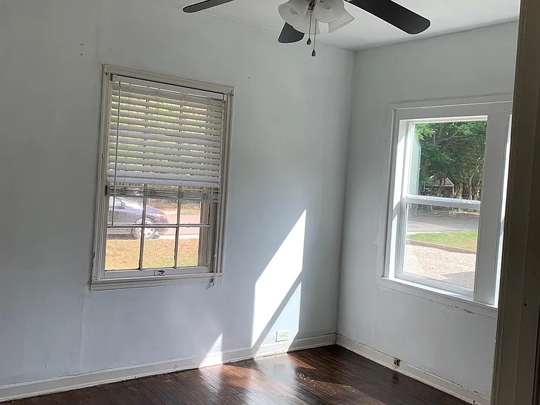 1016 Mead St — Photo 5