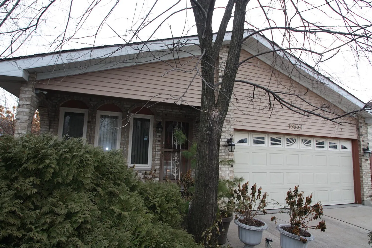 15637 Cottage Grove Ave photo 1