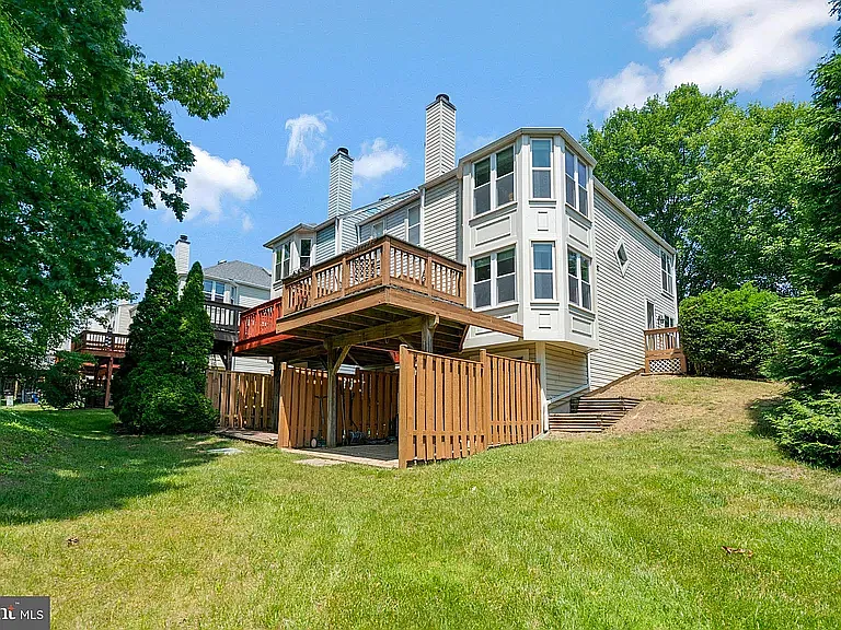 6001 Liverpool Ln — Photo 3