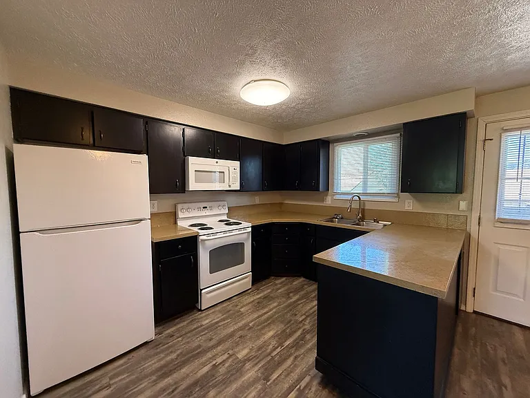 1004 E Joseph Ave — Photo 5