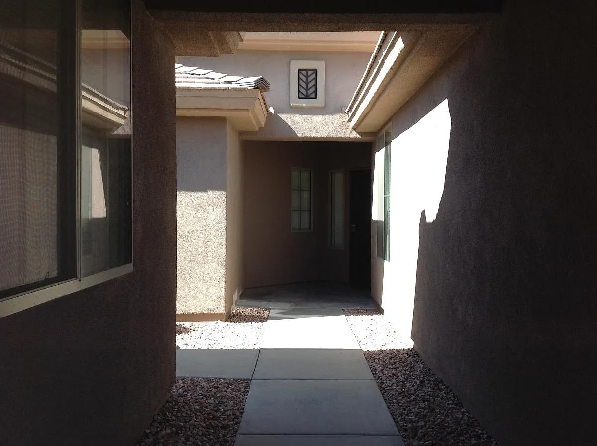 Front walkway - W Turtle Hill Dr