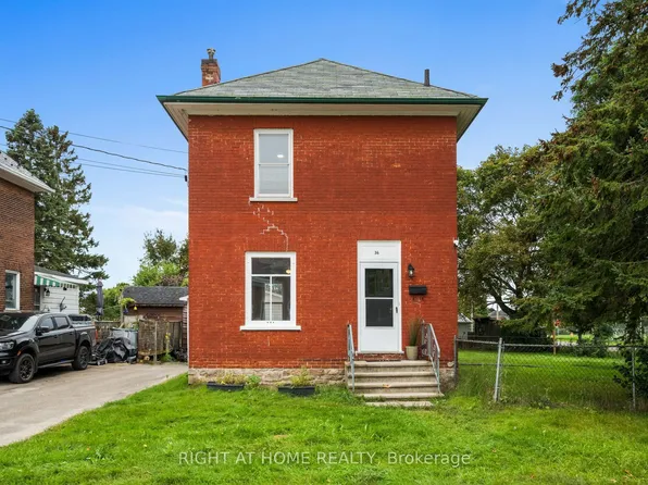 36 Empress Ave, Smiths Falls, ON K7A 4V8