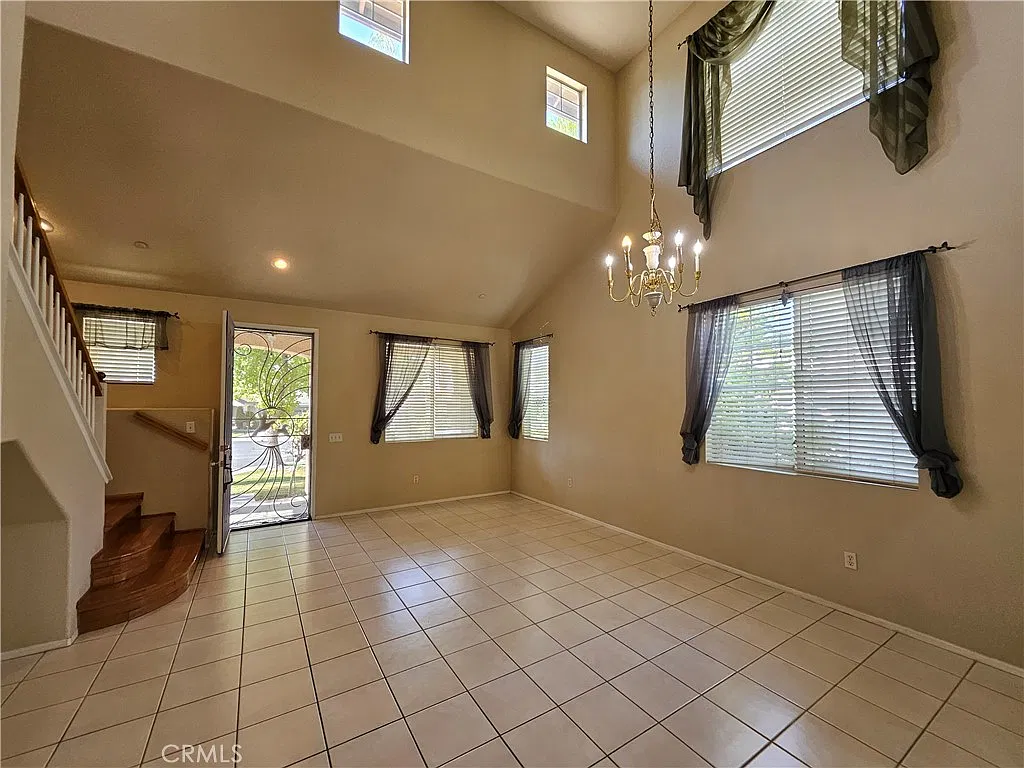 4 bed, 1985 sqft, $3,350 — Photo 2
