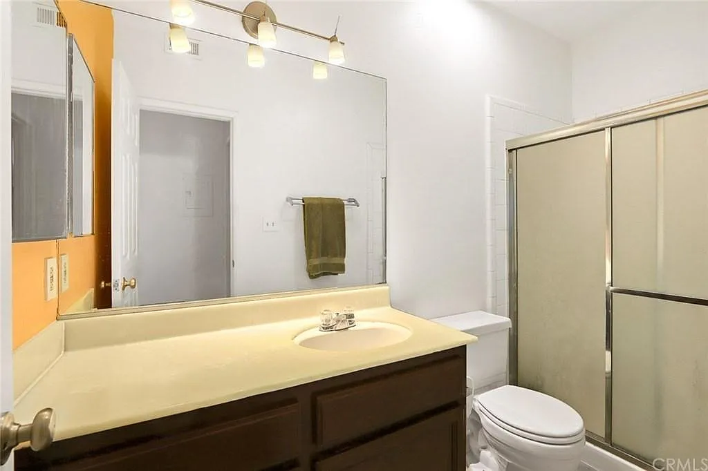 2 bed, 2.5 bath, 1592 sqft, $2,400 — Photo 2