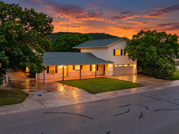 621 Guadalupe St, Kerrville, TX 78028