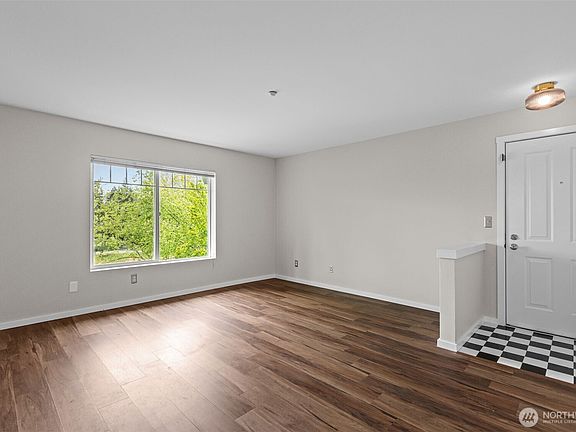 3rd image of 1931 23rd Place NE #202