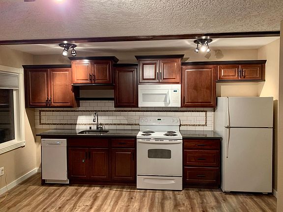 4th image of 3902 E 15th St #B