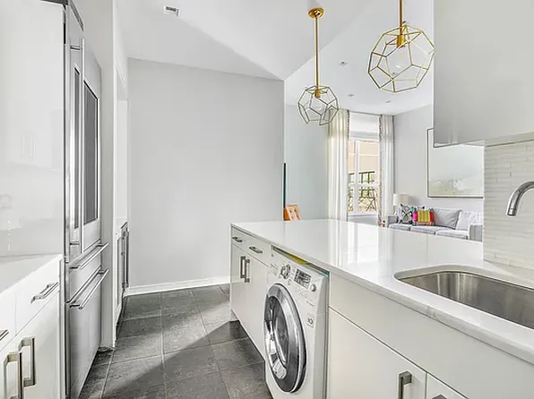 184 Kent Avenue image 4 of 7