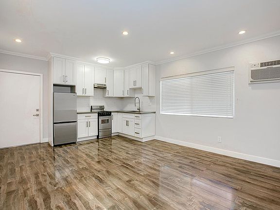3rd image of 411 N La Fayette Park Pl APT 10