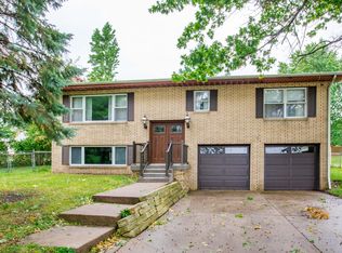 2316 Bidwell Rd, Muscatine, IA 52761