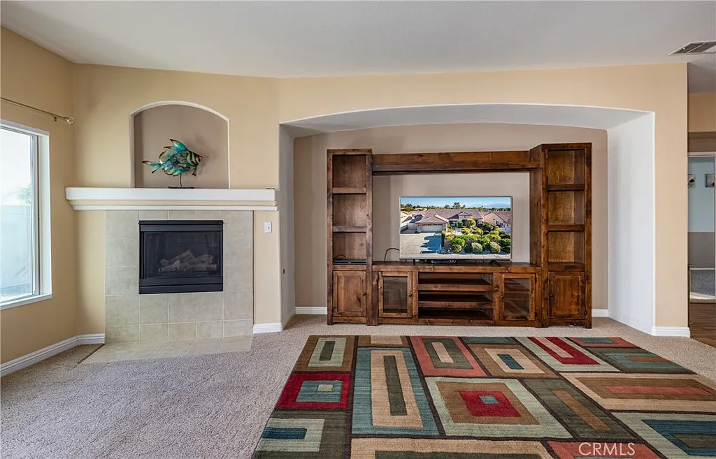 3 bed, 2221 sqft, $2,750 — Photo 3