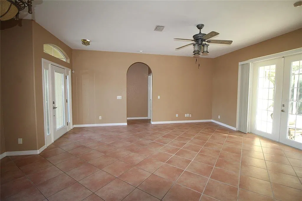 3 bed, 2.0 bath, 1576 sqft, $2,400 — Photo 3