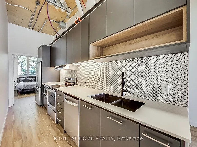 1602 Queen St E #101 — Photo 9