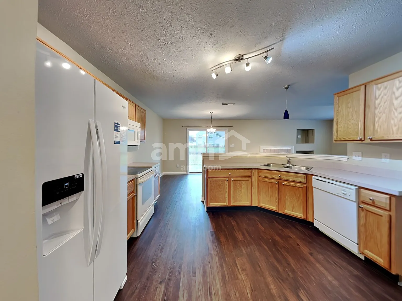 3 bed, 3.0 bath, 1745 sqft, $2,180 — Photo 3