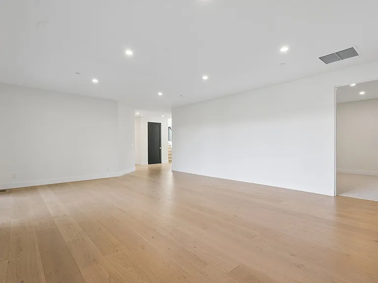 985 SE Rimrock Ln — Photo 11