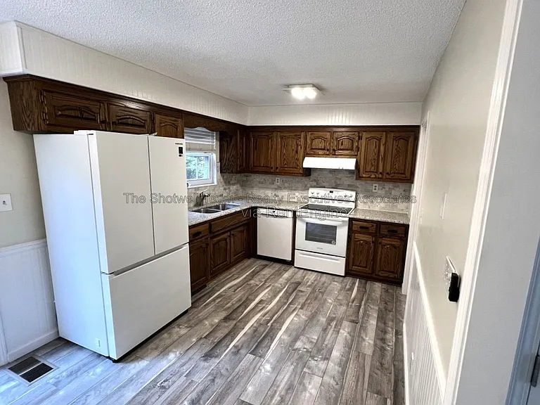 1664 Louisville Rd — Photo 2