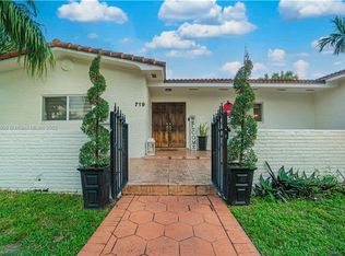 719 N Crescent Dr, Hollywood, FL 33021