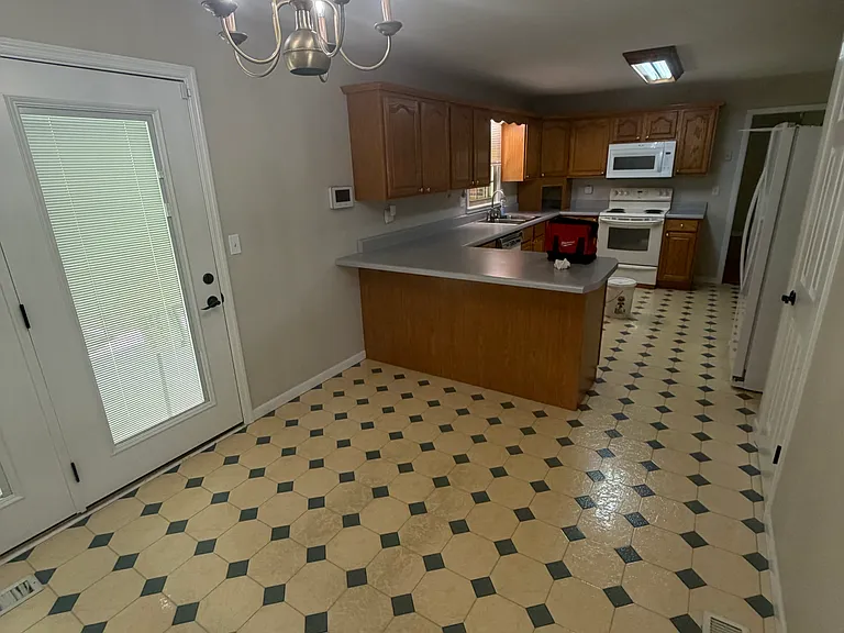 130 Carden Ln — Photo 7