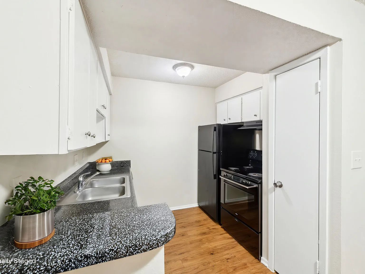 Bear Creek Apartments — Photo 3