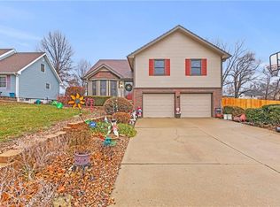 410 Brookwood St, Lansing, KS 66043