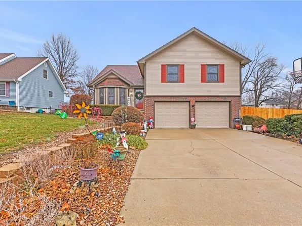 410 Brookwood St, Lansing, KS 66043