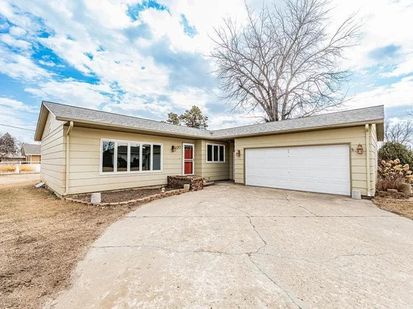 220 N 8th St, Oakes, ND 58474