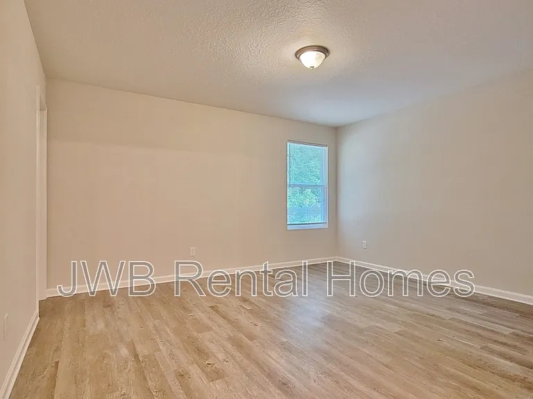 5652 Verbena Rd — Photo 8