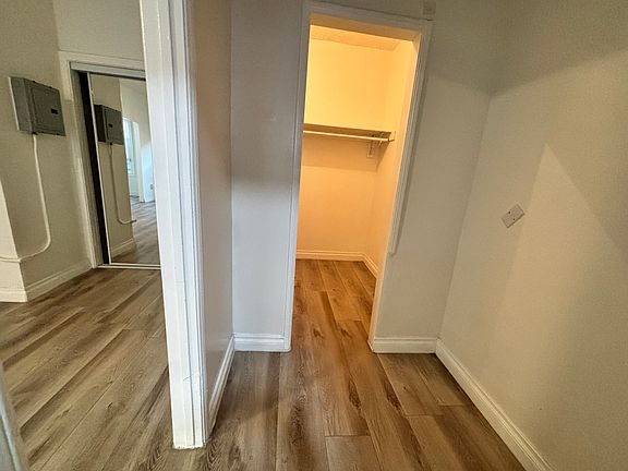 4th image of 4015 Melrose Ave #B
