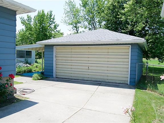 3rd image of 74 Maldiner Ave