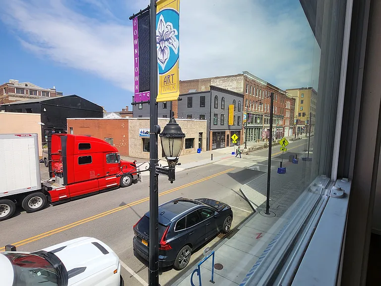 192 State St — Photo 8