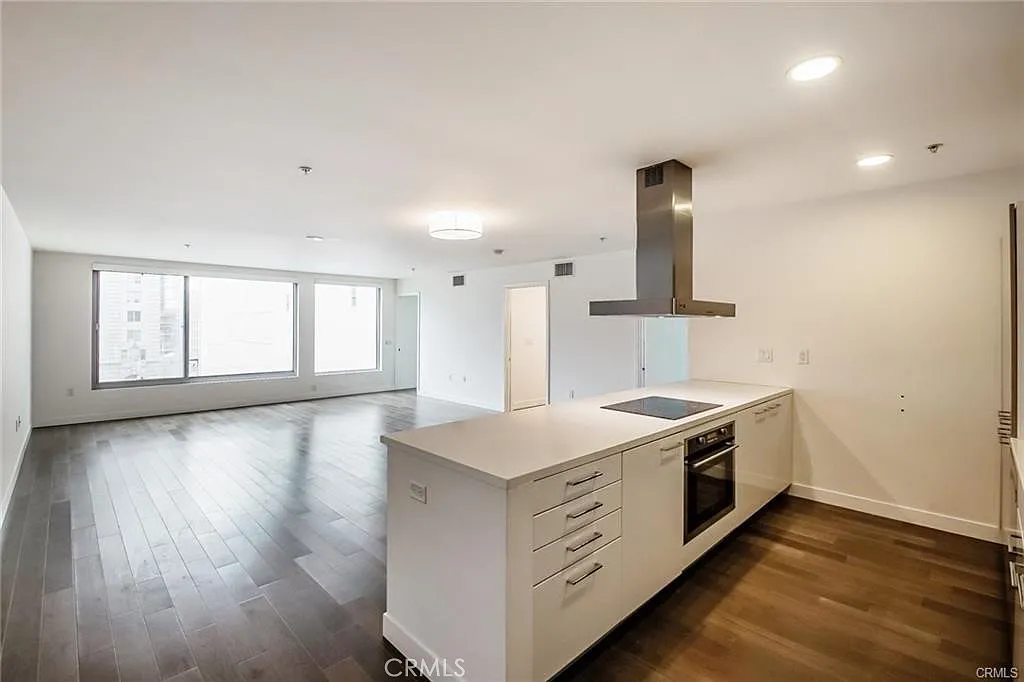 2 bed, 1270 sqft, $4,100 — Photo 2