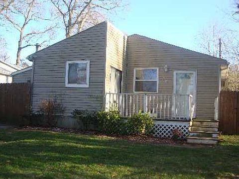 1st image of 32 Bellaire Ave