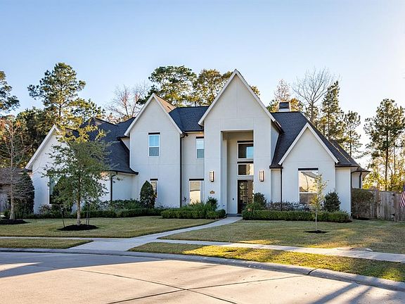 Expansive lot offers plenty of space in the front and back yards