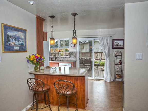 2nd image of 443 Miramontes Ave