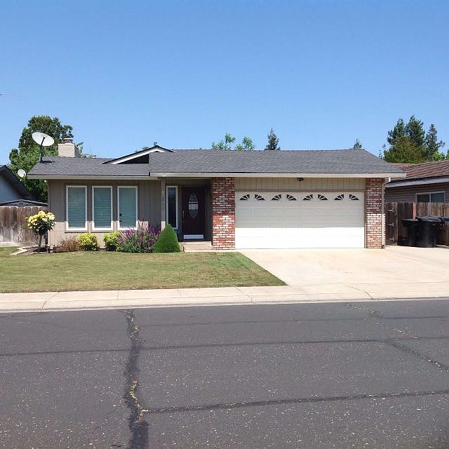 2nd image of 208 Mulholand Dr