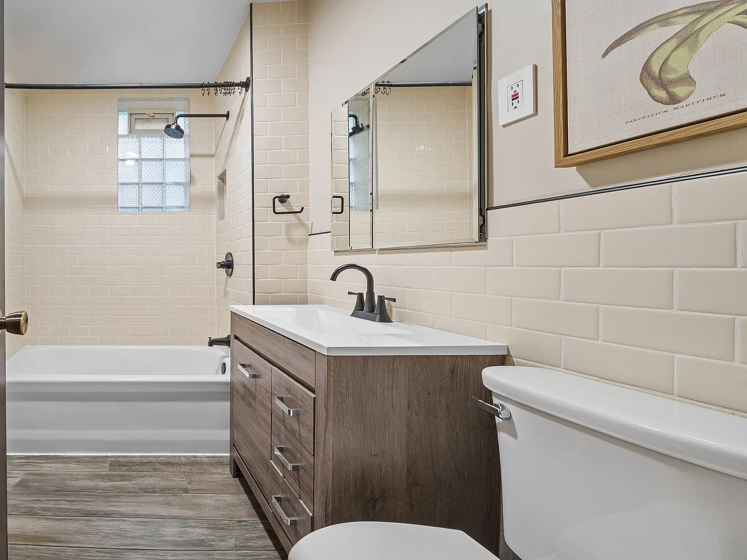 2 bed, 1100 sqft, $1,700 — Photo 1