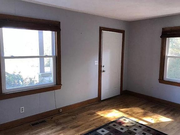 3rd image of 14 Fannin Ct