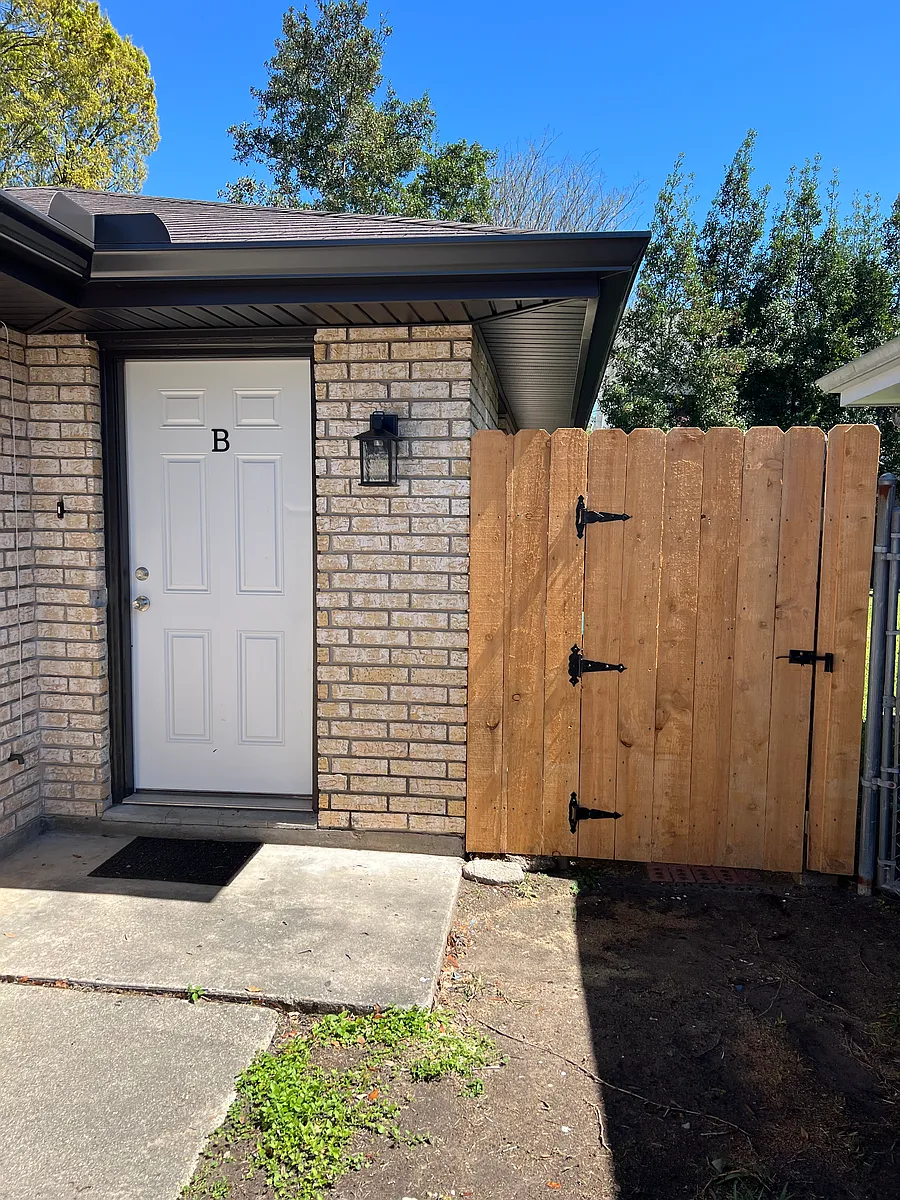 Apt. B entrance on right side of double - 515 Nursery Ave #B
