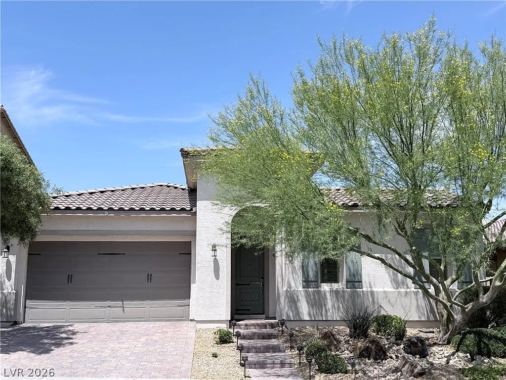 3 bed, 3.0 bath, 2091 sqft, $3,900 — Photo 3