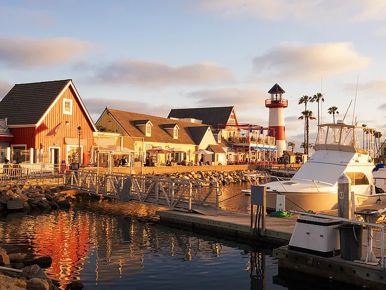 Celebrated local cuisine and shopping are just a 15-minute drive away in Downtown Oceanside.