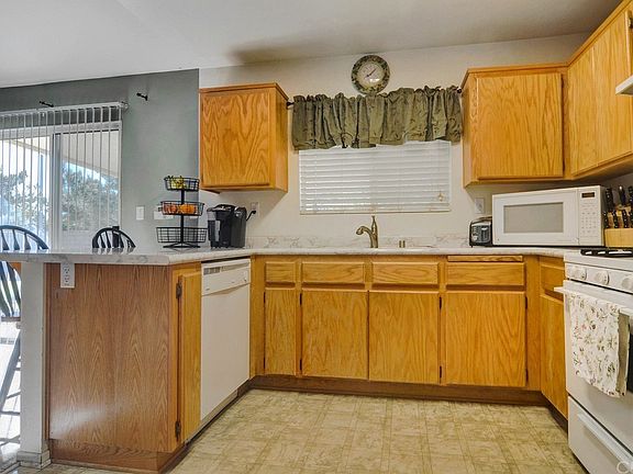 4th image of 3800 White Oak Dr