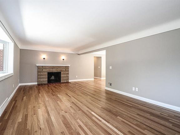 3rd image of 5291 Belleview Ave
