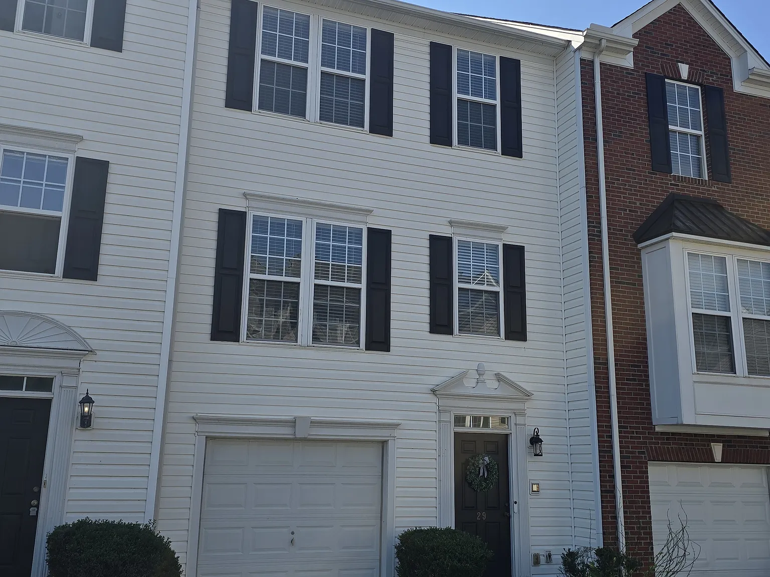 3 bed, 3.5 bath, 2005 sqft, $1,995 — Photo 3